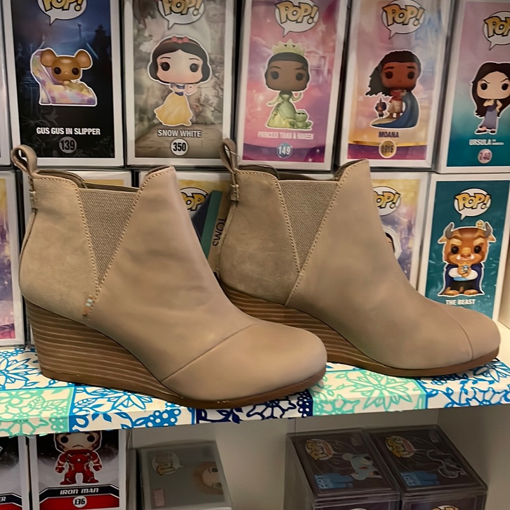 Toms Kelsey wedge boot NWT size 9